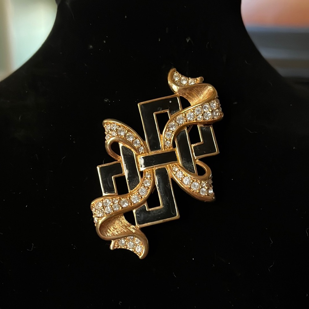 Gold tone brooch